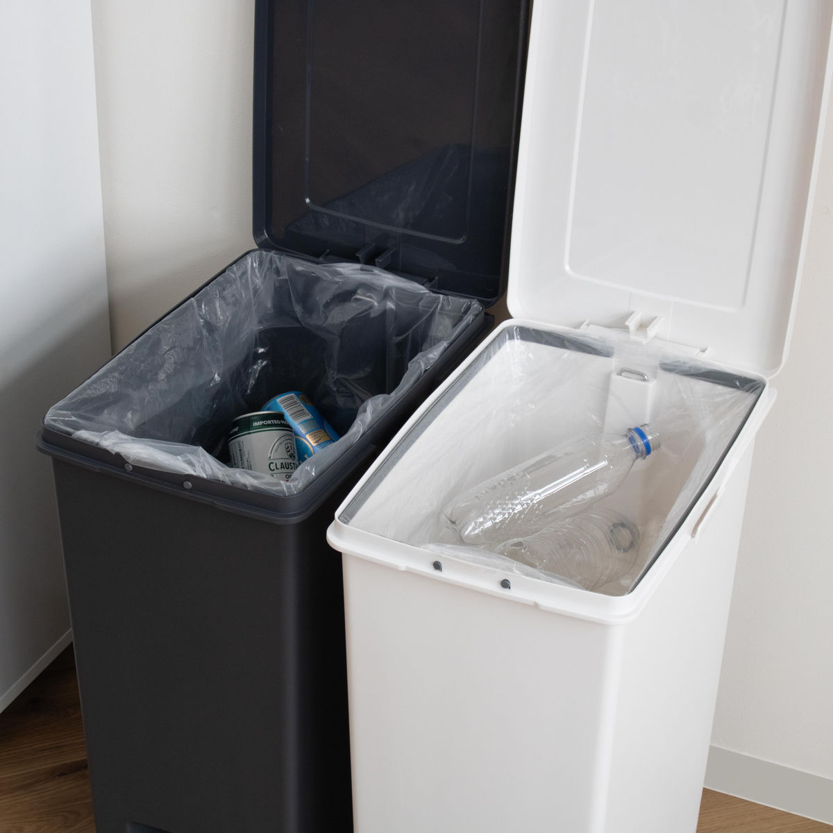 ゴミ箱 45L 同色2個セット エバンペダルペール ペダル式 ( 45リットル スリム キッチン 分別 ごみ箱 ダストボックス ペダル シンプル 3分別 蓋つき 足踏み 縦型 プラスチック フタ付き 蓋付き 袋 見えない おしゃれ 分別ゴミ箱 ) 【ホワイト】 ホワイト