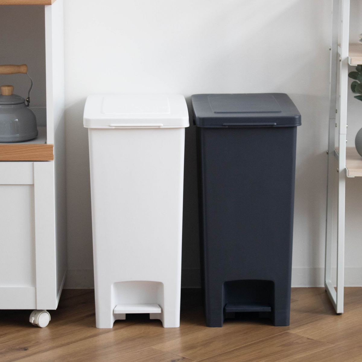 ゴミ箱 45L 同色2個セット エバンペダルペール ペダル式 ( 45リットル スリム キッチン 分別 ごみ箱 ダストボックス ペダル シンプル 3分別 蓋つき 足踏み 縦型 プラスチック フタ付き 蓋付き 袋 見えない おしゃれ 分別ゴミ箱 ) 【ホワイト】 ホワイト