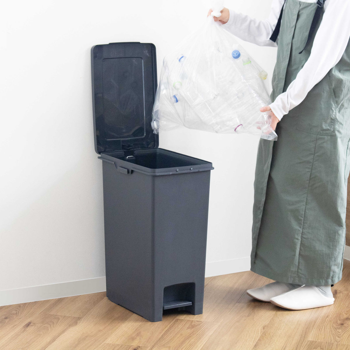 ゴミ箱 45L 同色2個セット エバンペダルペール ペダル式 ( 45リットル スリム キッチン 分別 ごみ箱 ダストボックス ペダル シンプル 3分別 蓋つき 足踏み 縦型 プラスチック フタ付き 蓋付き 袋 見えない おしゃれ 分別ゴミ箱 ) 【ホワイト】 ホワイト