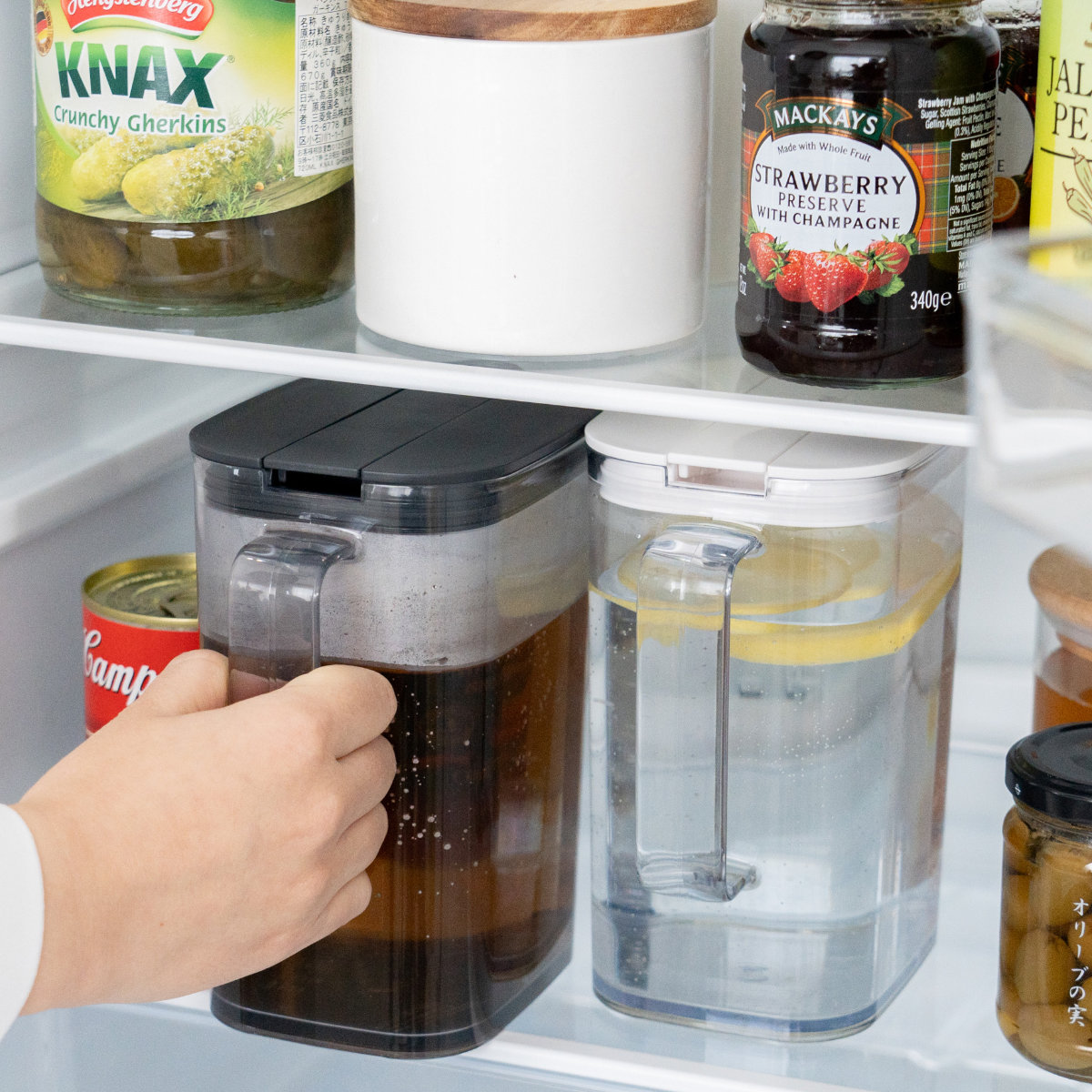 ピッチャー 棚に収まる冷水筒 1.0L ( 2個セット 食洗機対応 ワンプッシュ 広口 冷水筒 ボトル ポット ウォーター 麦茶 お茶 ハンドル付き プラスチック シンプル おしゃれ ) 【ブラック】 ブラック