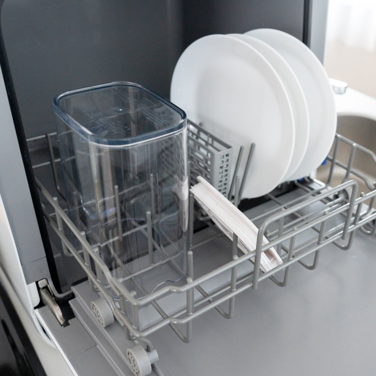 ピッチャー 棚に収まる冷水筒 1.0L ( 2個セット 食洗機対応 ワンプッシュ 広口 冷水筒 ボトル ポット ウォーター 麦茶 お茶 ハンドル付き プラスチック シンプル おしゃれ ) 【ブラック】 ブラック