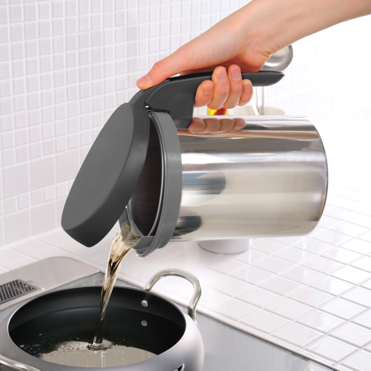 オイルポット 600ml Leye ロカポット ろ過パウダー付き 日本製 ( 油こし器 ろ過 ろ過ポット 油ポット フィルター レイエ ろ過容器 スリム パウダー キッチン用品 キッチンツール オイル 油 保存 油濾過 計量スプーン付き )