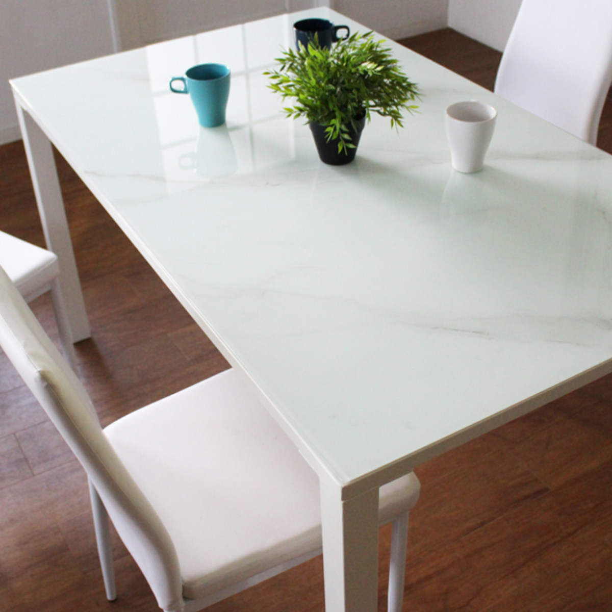 ダイニングテーブル 幅135cm ガラス天板 大理石調 CLAVIER ( テーブル 食卓テーブル 長方形 机 ダイニング 食卓 リビングテーブル 石目模様 ガラステーブル 奥行80cm 強化ガラス アジャスター付き ) 【ホワイト】 ホワイト