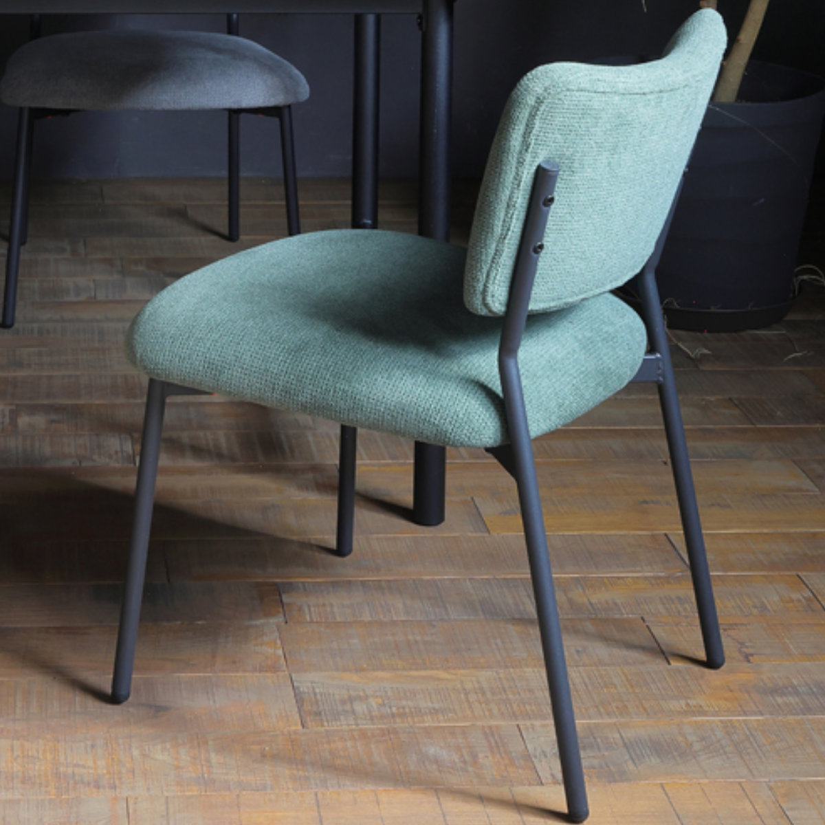 ダイニングチェア 座面高43cm CORAL ファブリック ( チェア ダイニング イス 食卓椅子 アームレス 肘なし 椅子 チェアー いす 食卓 リビング リビングチェア クッション座面 座り心地 快適 ) 【ブラック】 ブラック