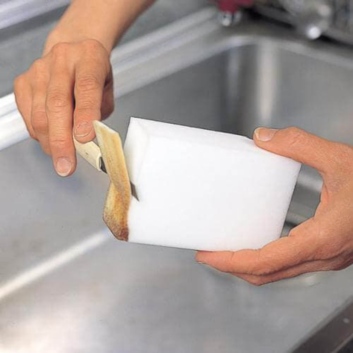 メラミンスポンジ おそうじ消しゴム 約7×11×4cm 切り分けできる ( メラミン スポンジ 掃除用スポンジ 洗剤不要 汚れ 研磨スポンジ サイズカットOK ステンレス ガラス 陶器 陶器水垢 茶渋 キッチン 水回り 掃除 掃除用品 )