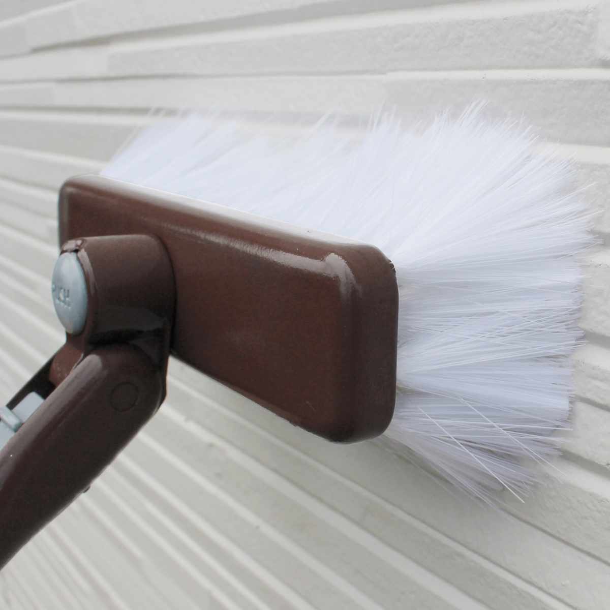 外壁ブラシ ヘッド 角度がかわる ロング 高所 網戸 シャッター カビ ( 交換用 ヘッドブラシのみ 外壁 掃除 コケ取り 縦 横 回転 屋外 外壁掃除 掃除用品 年末掃除 掃除用具 )
