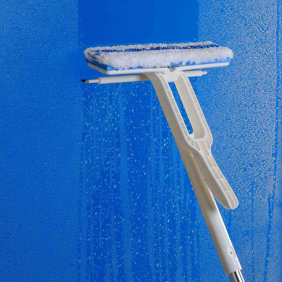 窓 網戸 ワイパー 掃除 楽絞りワイパー 拭き幅約24cm 水だけで洗える ( 窓掃除 網戸掃除 水切りワイパー 絞れる 柄付き 伸縮 長い 年末掃除 大掃除 掃除用品 便利グッズ )