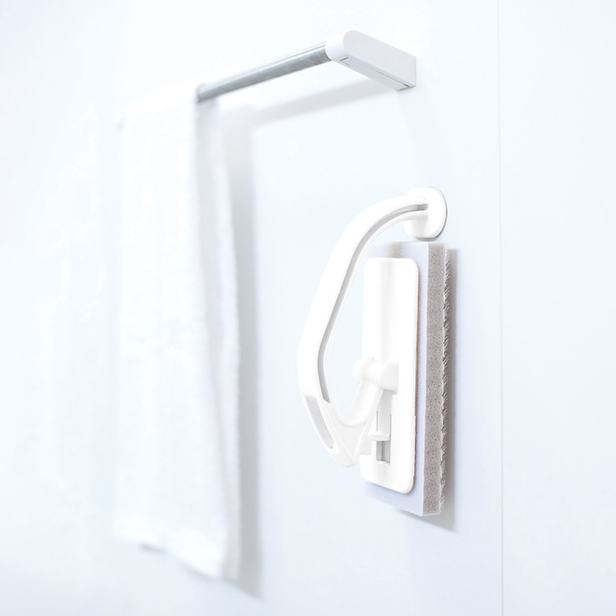 浴室床洗い+スペアセット お風呂掃除 清掃用品 ( お風呂ブラシ バスブラシ 風呂掃除 バス ブラシ ハンディ マグネット 浴室床 洗剤不要 磁石 バス用品 風呂床 お風呂 引っ付けて 収納 シンプル 壁面 浮かせる収納 )