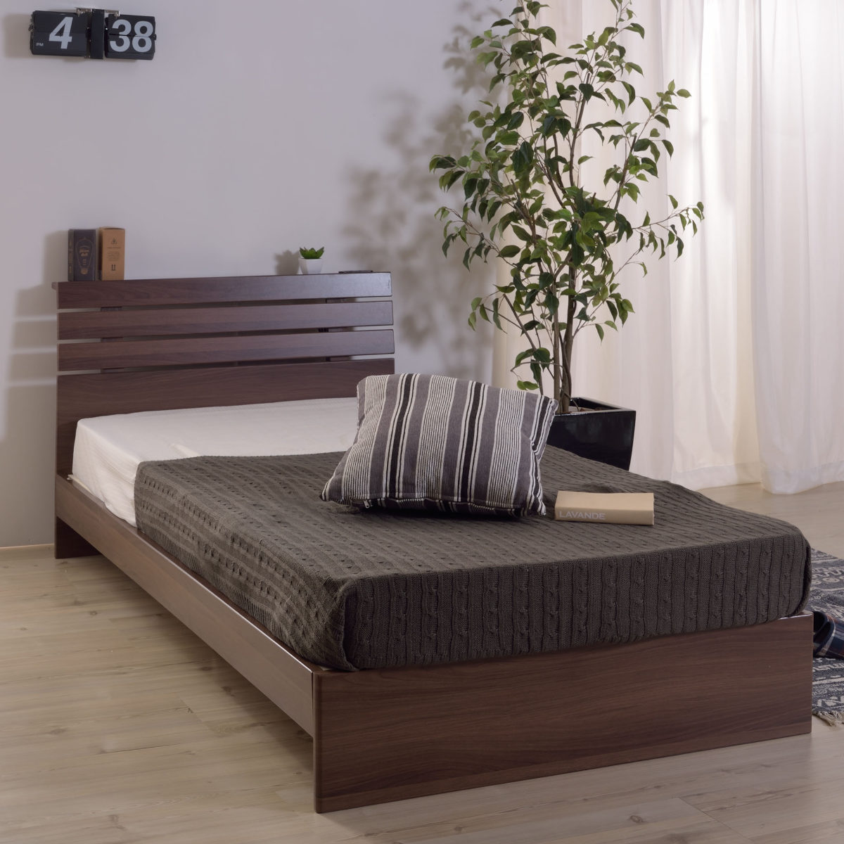 ベッド シングルベッド すのこ状 ( ベッドフレーム シングル すのこベッド 床板 木製 ベッド本体 ヘッドボード コンセント 寝具 寝室 子供部屋 シングルサイズ 一人暮らし スタイリッシュ 通気性 )