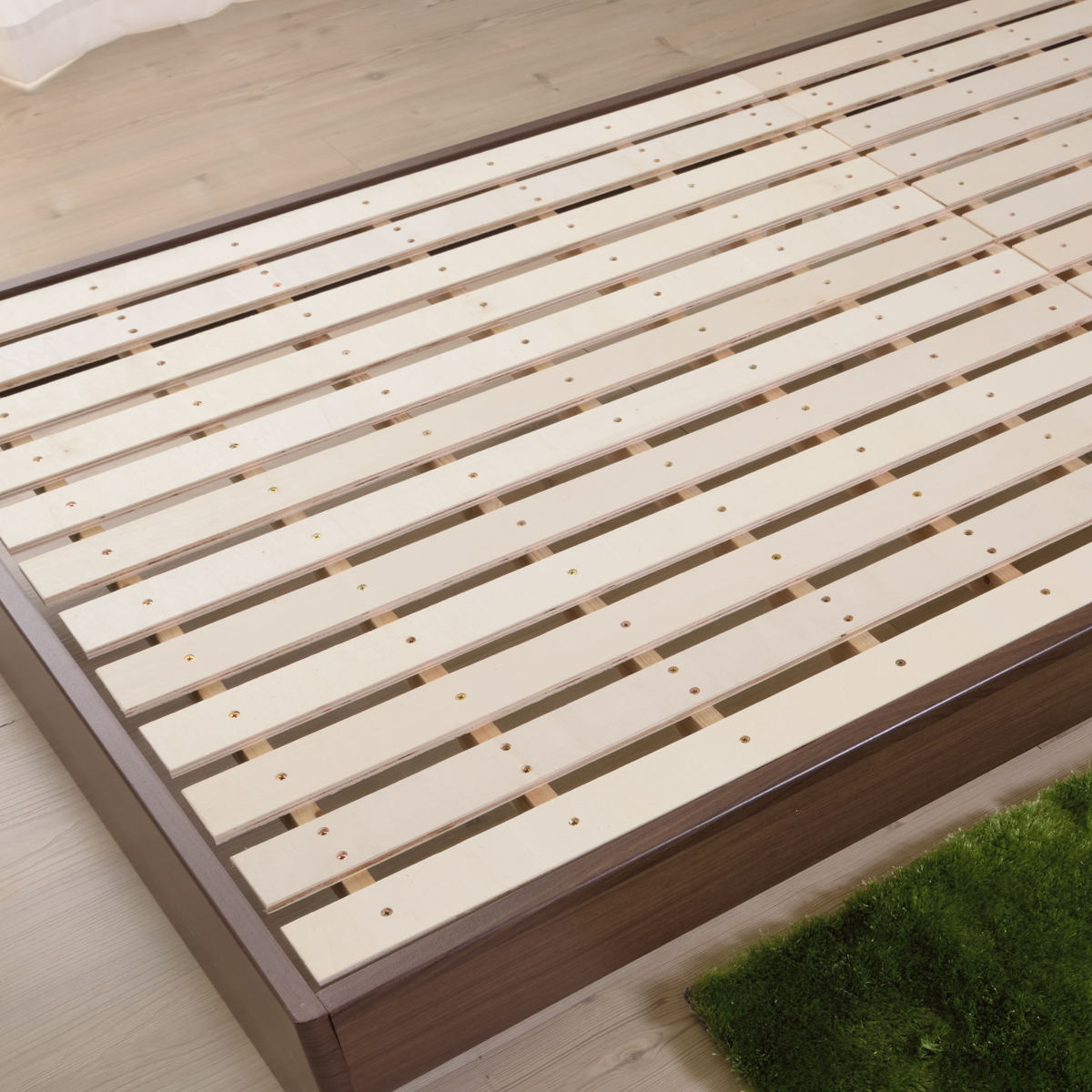 ベッド シングルベッド すのこ状 ( ベッドフレーム シングル すのこベッド 床板 木製 ベッド本体 ヘッドボード コンセント 寝具 寝室 子供部屋 シングルサイズ 一人暮らし スタイリッシュ 通気性 )