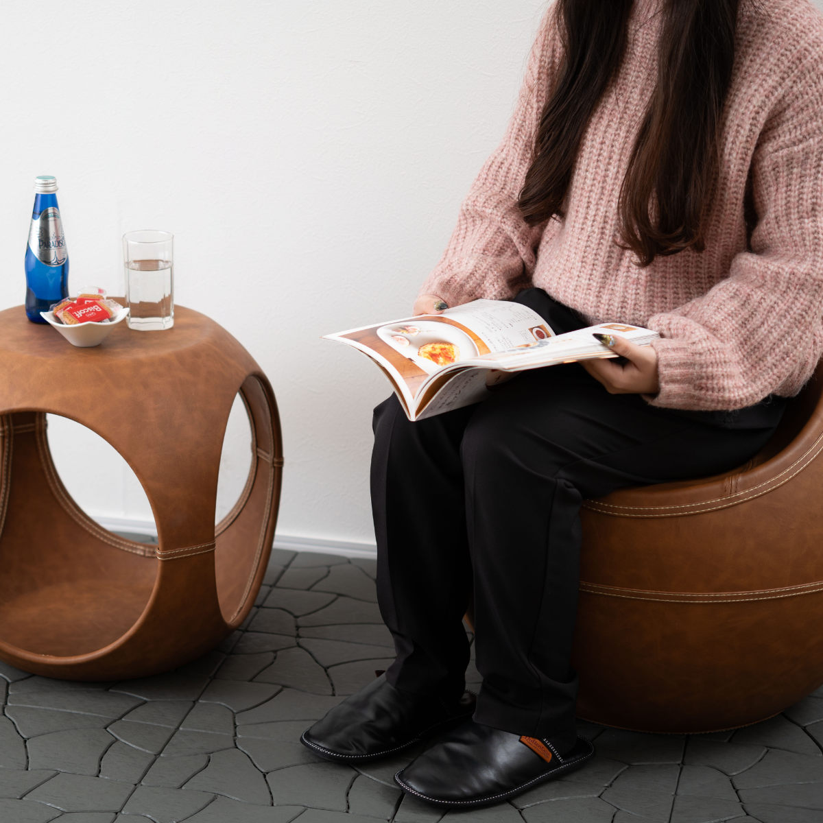 スツール 座面高35cm 円型 ソフトレザー ( レザー調 丸 椅子 ラウンド チェア 腰掛け ステッチ ブラウン グレー モダン ビンテージ調 おしゃれ 高級感 ホテルライク ) 【ブラウン】 ブラウン