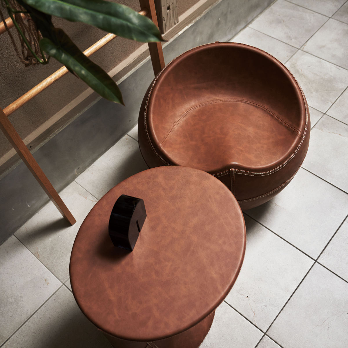 スツール 座面高35cm 円型 ソフトレザー ( レザー調 丸 椅子 ラウンド チェア 腰掛け ステッチ ブラウン グレー モダン ビンテージ調 おしゃれ 高級感 ホテルライク ) 【ブラウン】 ブラウン