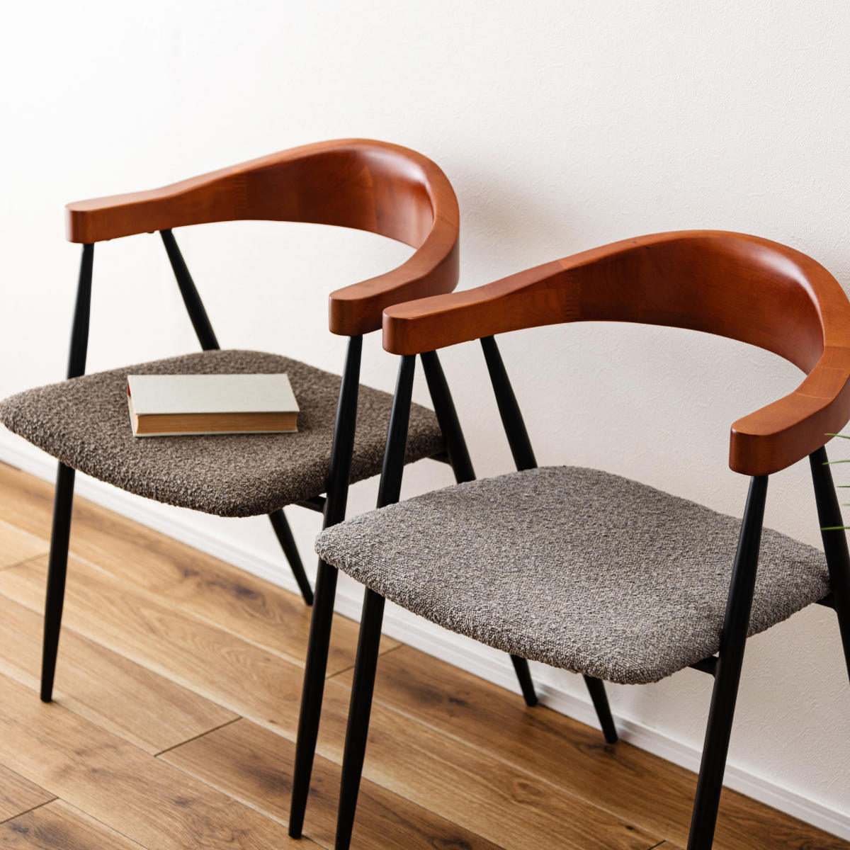 ダイニングチェア 座面高44cm スチール脚 ( チェア 椅子 ファブリック 曲木 ブラウン グレー 肘付き 肘掛 異素材 シンプル ビンテージ調 ) 【ブラウン】 ブラウン