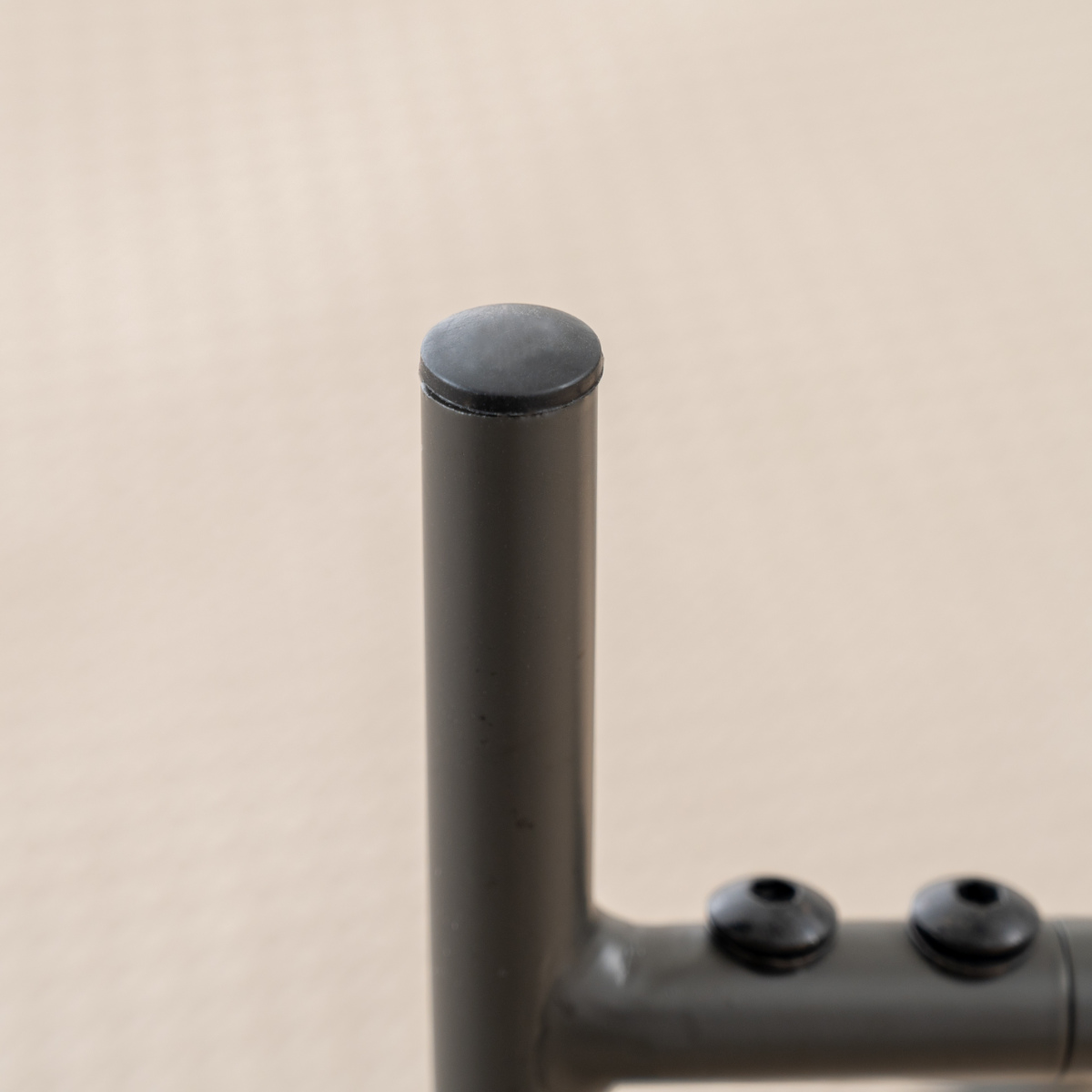 リビングテーブル 高さ32.5cm 天板円型 センターテーブル ( 円形 丸 ラウンド ローテーブル テーブル 天然木 スチール脚 モダン スタイリッシュ コンパクト サイドテーブル フチ付き ) 【グレー】 グレー