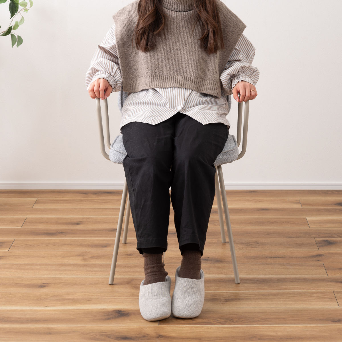 ダイニングチェア 座面高48cm アームチェア ブークレ生地 ( 食卓 ダイニング 食卓椅子 チェアー チェア 椅子 いす イス 肘付き 肘掛 ひじ掛け ふんわり 簡単組立 ファブリック 布 おしゃれ シンプル スチール モダン デスクチェア ) 【ダークグレー】 ダークグレー