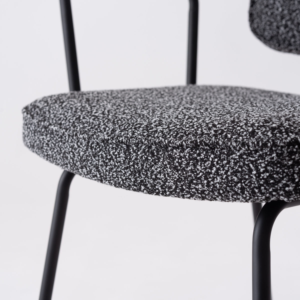 ダイニングチェア 座面高48cm アームチェア ブークレ生地 ( 食卓 ダイニング 食卓椅子 チェアー チェア 椅子 いす イス 肘付き 肘掛 ひじ掛け ふんわり 簡単組立 ファブリック 布 おしゃれ シンプル スチール モダン デスクチェア ) 【ダークグレー】 ダークグレー