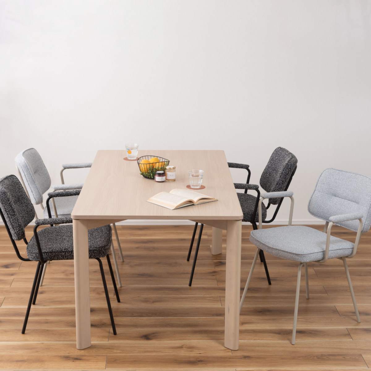 ダイニングチェア 座面高48cm アームチェア ブークレ生地 ( 食卓 ダイニング 食卓椅子 チェアー チェア 椅子 いす イス 肘付き 肘掛 ひじ掛け ふんわり 簡単組立 ファブリック 布 おしゃれ シンプル スチール モダン デスクチェア ) 【ダークグレー】 ダークグレー