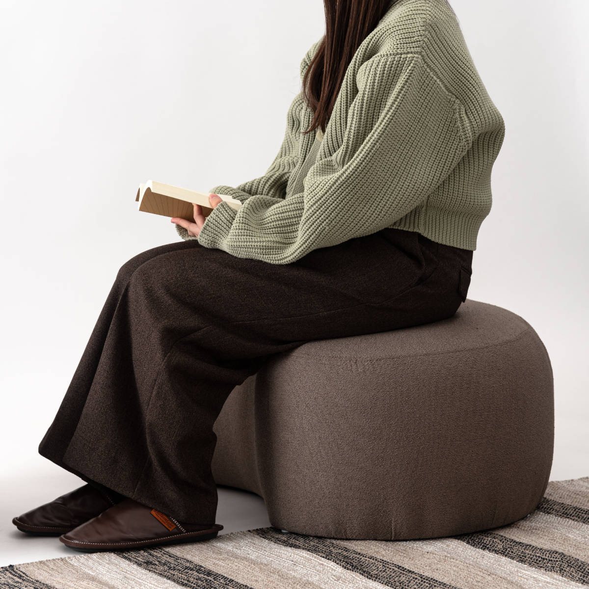 スツール 高さ33cm ビーンズ型 ( 1.5人掛け 1人掛け ワイド ファブリック 布 低め ロー 椅子 リビング 玄関 モダン スタイリッシュ ホテルライク ) 【チャコールグレー】 チャコールグレー