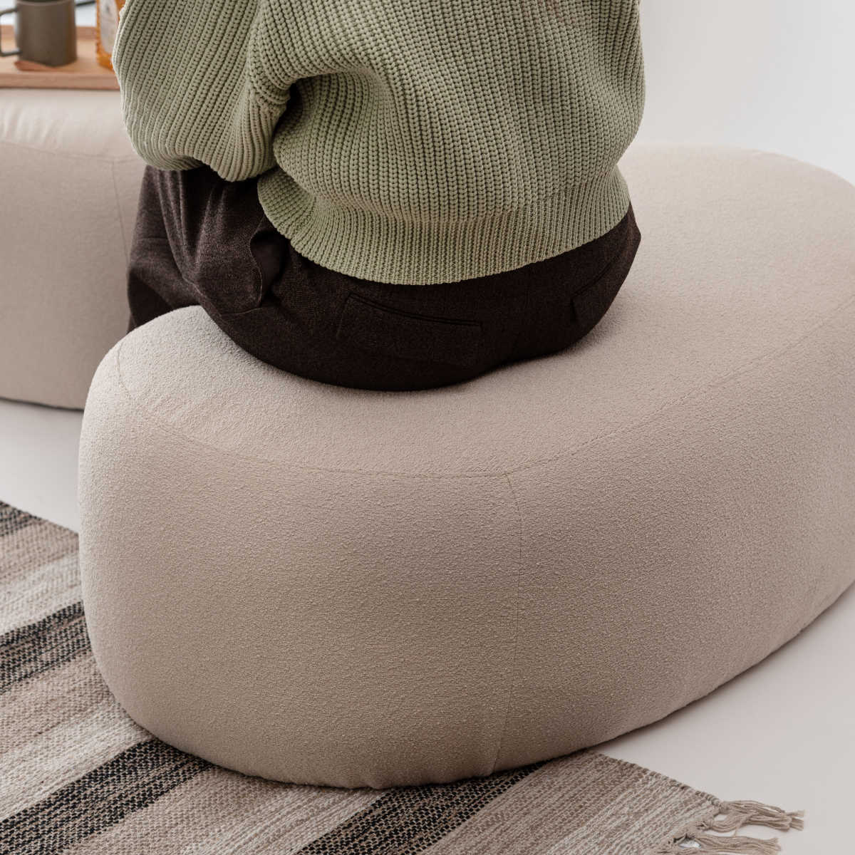 スツール 高さ33cm ビーンズ型 ( 1.5人掛け 1人掛け ワイド ファブリック 布 低め ロー 椅子 リビング 玄関 モダン スタイリッシュ ホテルライク ) 【チャコールグレー】 チャコールグレー