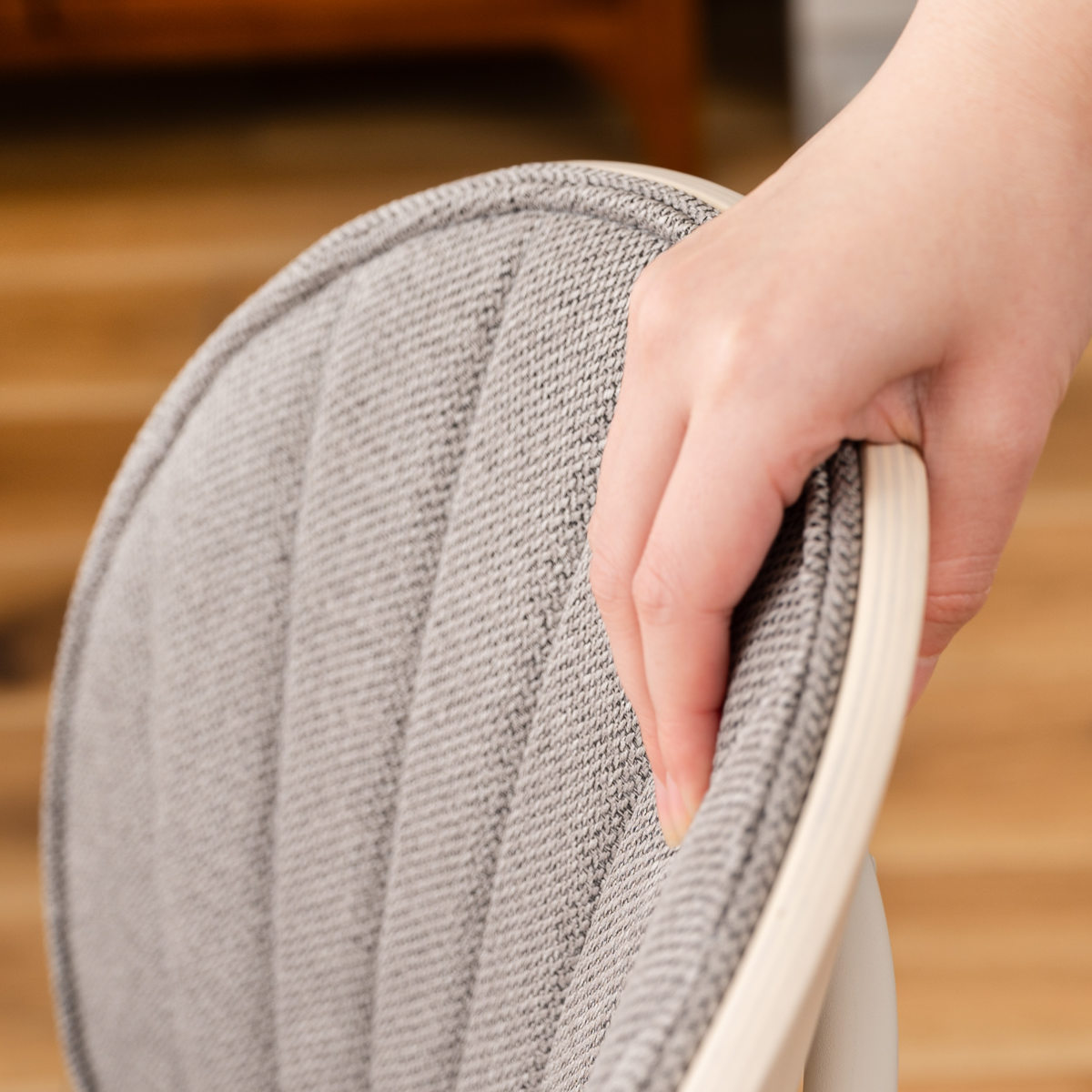 ダイニングチェア 座面高45cm くすみカラー ファブリック座面 ( 貝殻風 食卓 椅子 チェア デスクチェア リビング ダイニング 曲木 ファブリック 天然木 カフェ風 韓国風 ナチュラル ) 【ライトグレー】 ライトグレー