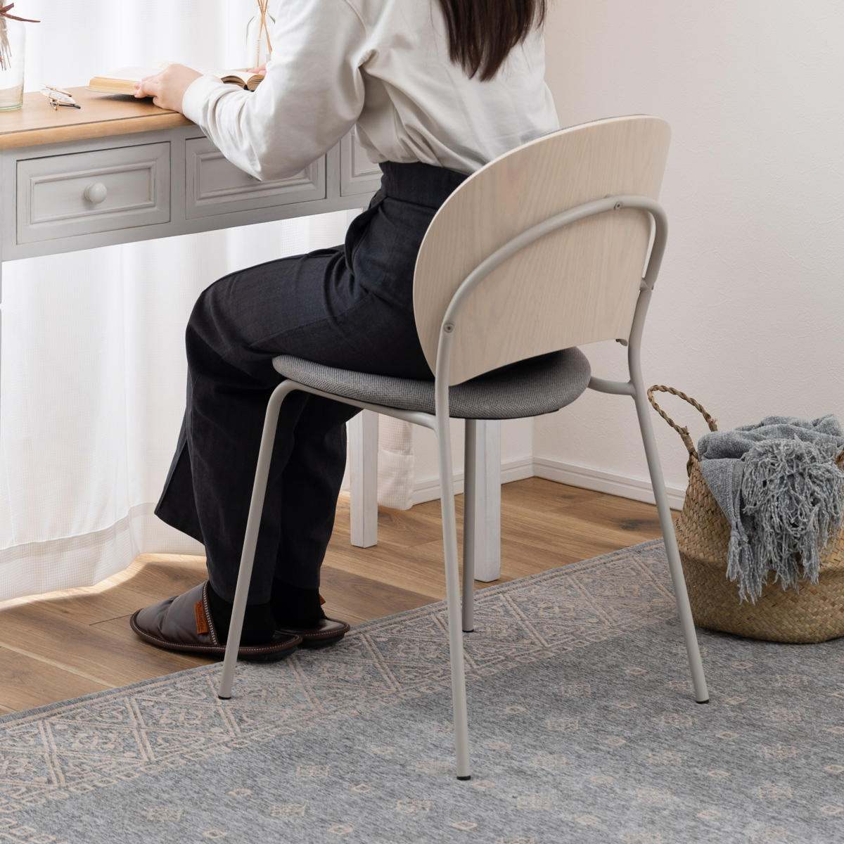 ダイニングチェア 座面高45cm くすみカラー ファブリック座面 ( 貝殻風 食卓 椅子 チェア デスクチェア リビング ダイニング 曲木 ファブリック 天然木 カフェ風 韓国風 ナチュラル ) 【ライトグレー】 ライトグレー