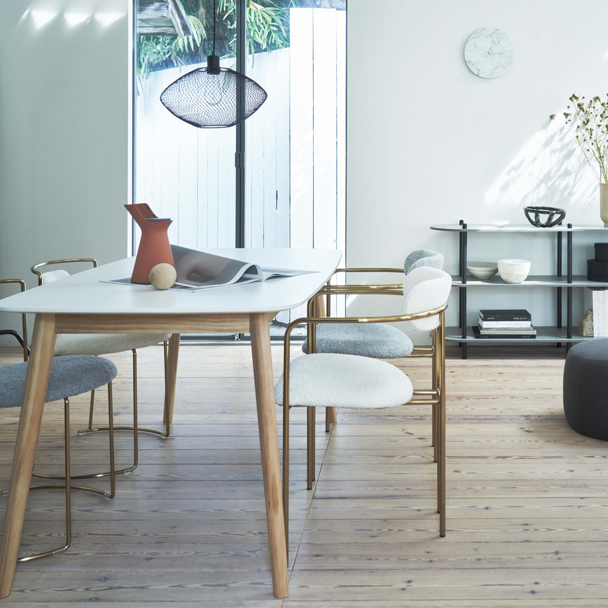 ダイニングチェア 座面高46cm アームチェア アンティークゴールド ( ブークレ生地 もこもこ ゴールド フレーム 食卓 椅子 チェア デスクチェア エレガント リビング ダイニング ファブリック 海外インテリア ホテルライク 高級感 ) 【アイボリー】 アイボリー