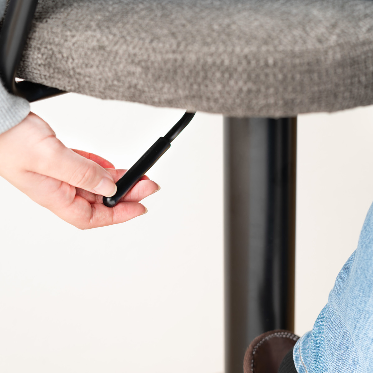 カウンターチェア 昇降式 座面高62~83cm ( 背もたれ付き ハイテーブル バーテーブル ハイタイプ キッチン テーブル ローバック ファブリック スチール脚 ) 【ダークグレー】 ダークグレー