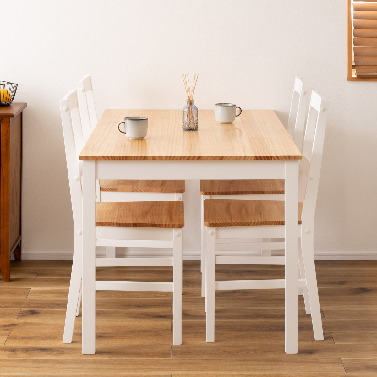 ダイニングテーブル 幅135cm ( 4人掛け 食卓 ダイニング テーブル 木製 天然木 長方形 四角 カントリー調 北欧 ナチュラル )