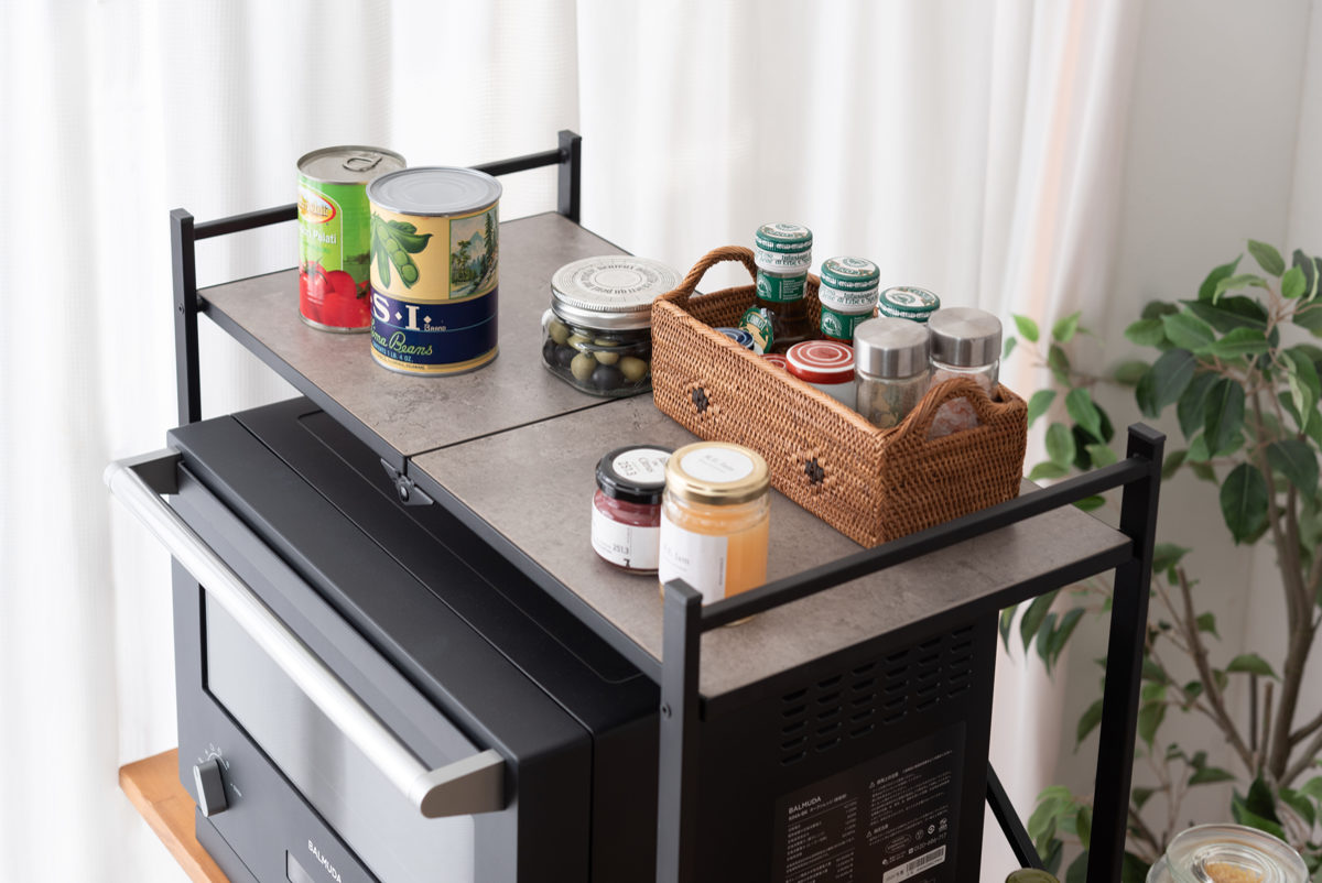 レンジ上ラック 幅62cm 折りたたみ 石目調 ( レンジ台 ラック 棚 キッチンラック レンジボード 完成品 キッチン収納 カウンター上 畳める ブラック ホワイト 省スペース ) 【ブラック】 ブラック