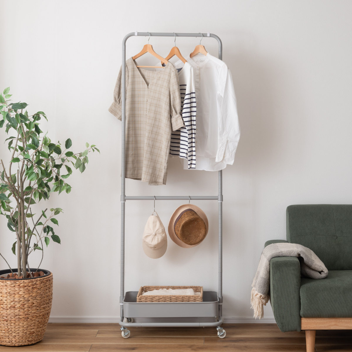 ハンガーワゴン 幅59.5cm 1段 キャスター付 スチール ( ハンガーラック ワゴン トローリー カゴ 棚付 バスケットトローリー 高さ調節 コートハンガー ランドセルラック ブラック グレー ホワイト ) 【ブラック】 ブラック