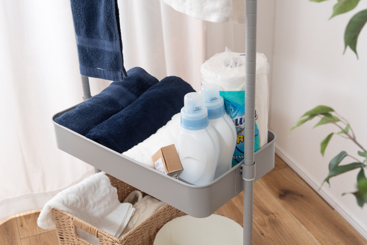 ハンガーワゴン 幅59.5cm 1段 キャスター付 スチール ( ハンガーラック ワゴン トローリー カゴ 棚付 バスケットトローリー 高さ調節 コートハンガー ランドセルラック ブラック グレー ホワイト ) 【ブラック】 ブラック