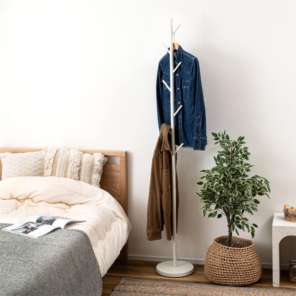 ポールハンガー 幅26cm フック7本 スチール ( ポールスタンド スリム コート掛け 玄関 省スペース ハンガーポール 衣類収納 すき間 ブラック グレー ホワイト ) 【ホワイト】 ホワイト