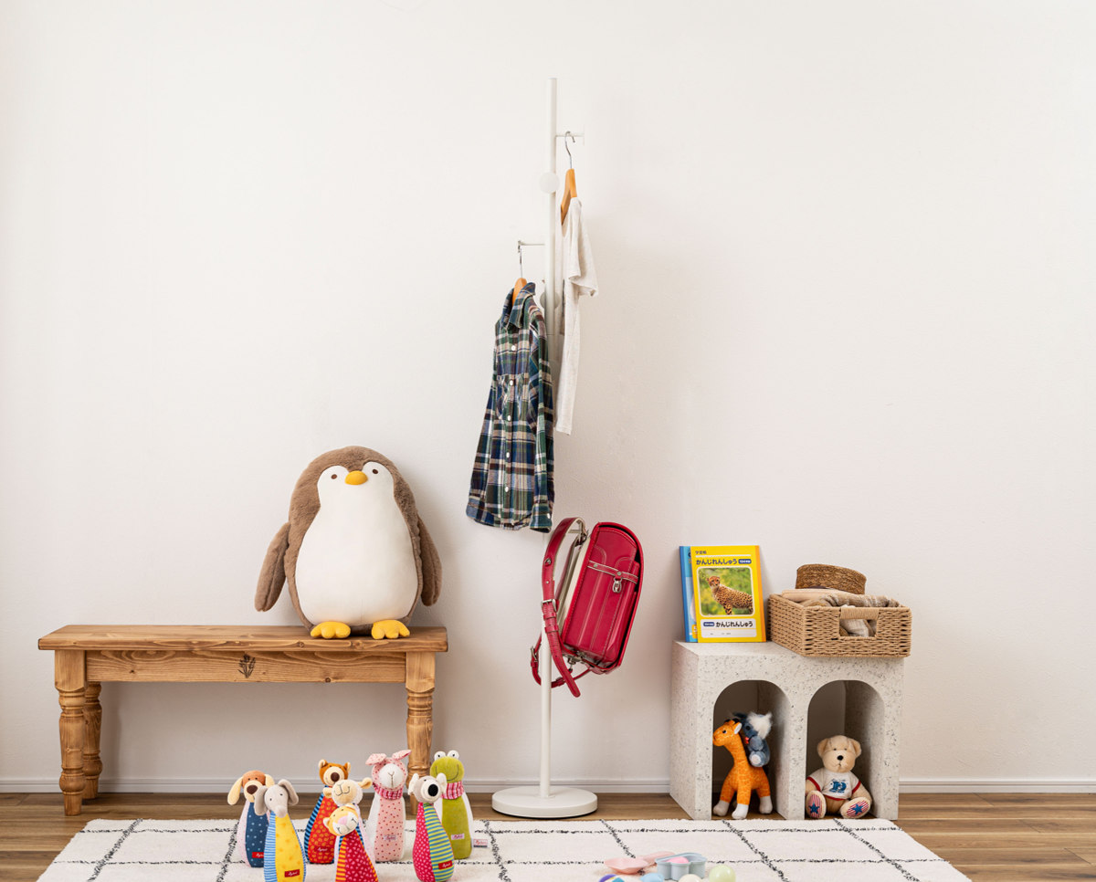 ポールハンガー 幅26cm フック7本 スチール ( ポールスタンド スリム コート掛け 玄関 省スペース ハンガーポール 衣類収納 すき間 ブラック グレー ホワイト ) 【ホワイト】 ホワイト