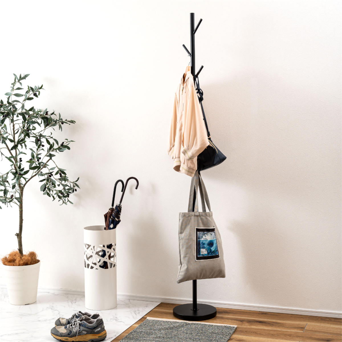 ポールハンガー 幅26cm フック7本 スチール ( ポールスタンド スリム コート掛け 玄関 省スペース ハンガーポール 衣類収納 すき間 ブラック グレー ホワイト ) 【ホワイト】 ホワイト