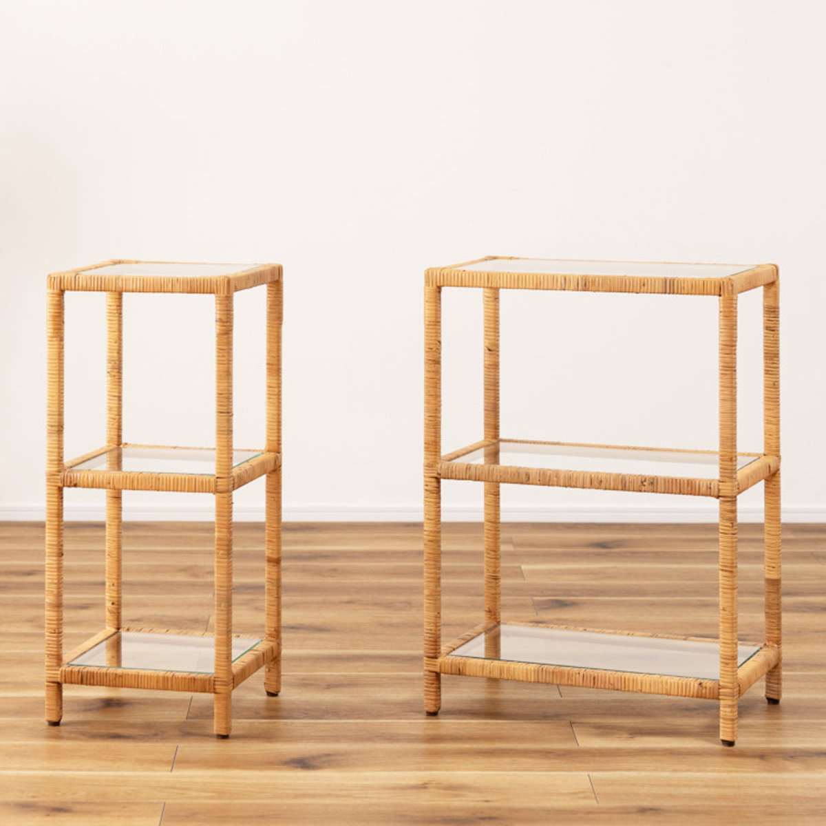 ヴィンテージ　木製三段ラック ガラス天板 籐編み ヴィンテージ 木製三段ラック ガラス天板 籐編み