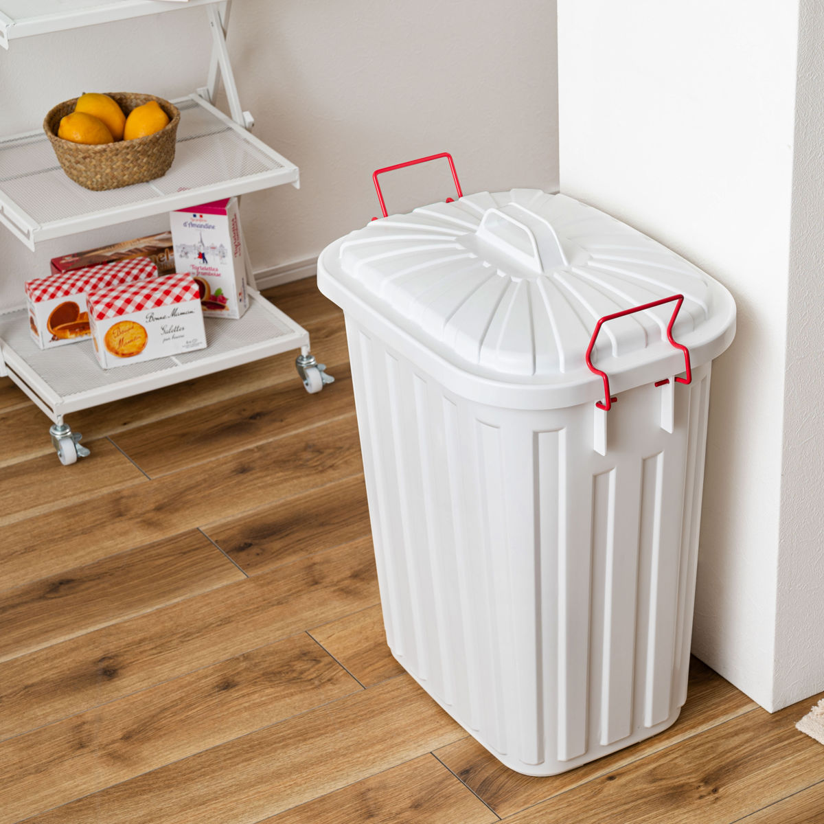 ゴミ箱 タフカン 60L 大容量 屋外 日本製 耐衝撃 フタ付き 軽い ( ごみ箱 60リットル ふた付き ペール 大きい かわいい おしゃれ 角型 プラスチック 強度 強い 軽量 ロックバー付き カラス対策 ) 【チャコールグレー】 チャコールグレー