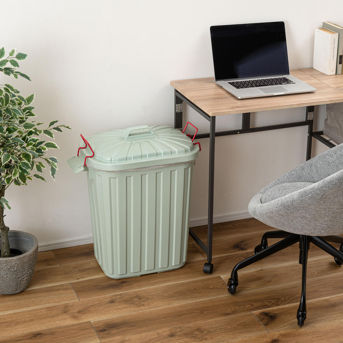 ゴミ箱 タフカン 60L 大容量 屋外 日本製 耐衝撃 フタ付き 軽い ( ごみ箱 60リットル ふた付き ペール 大きい かわいい おしゃれ 角型 プラスチック 強度 強い 軽量 ロックバー付き カラス対策 ) 【チャコールグレー】 チャコールグレー