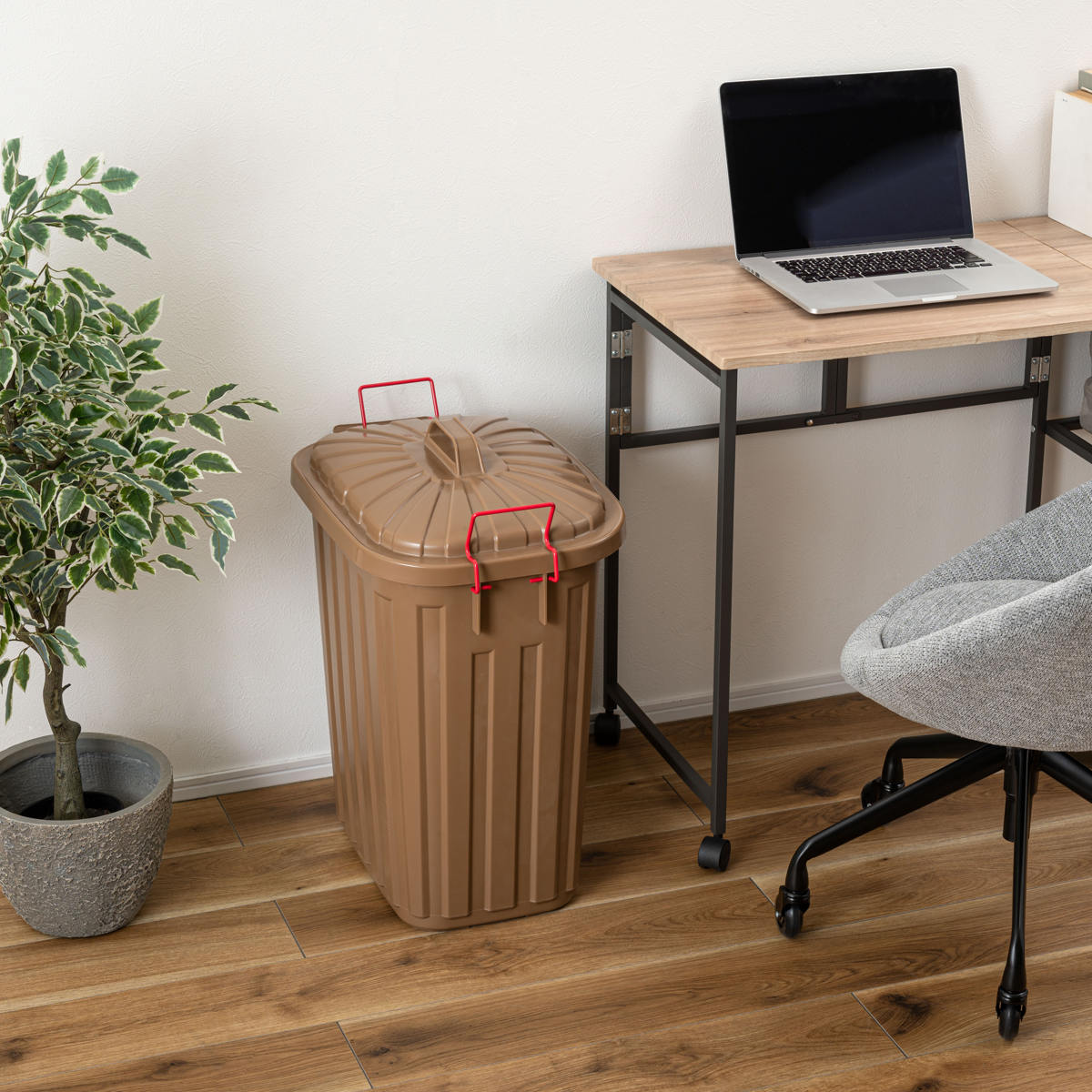 ゴミ箱 タフカン 60L 大容量 屋外 日本製 耐衝撃 フタ付き 軽い ( ごみ箱 60リットル ふた付き ペール 大きい かわいい おしゃれ 角型 プラスチック 強度 強い 軽量 ロックバー付き カラス対策 ) 【チャコールグレー】 チャコールグレー