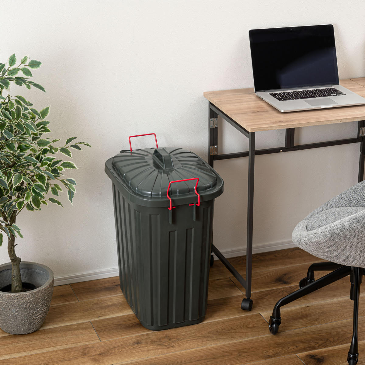 ゴミ箱 タフカン 60L 大容量 屋外 日本製 耐衝撃 フタ付き 軽い ( ごみ箱 60リットル ふた付き ペール 大きい かわいい おしゃれ 角型 プラスチック 強度 強い 軽量 ロックバー付き カラス対策 ) 【チャコールグレー】 チャコールグレー