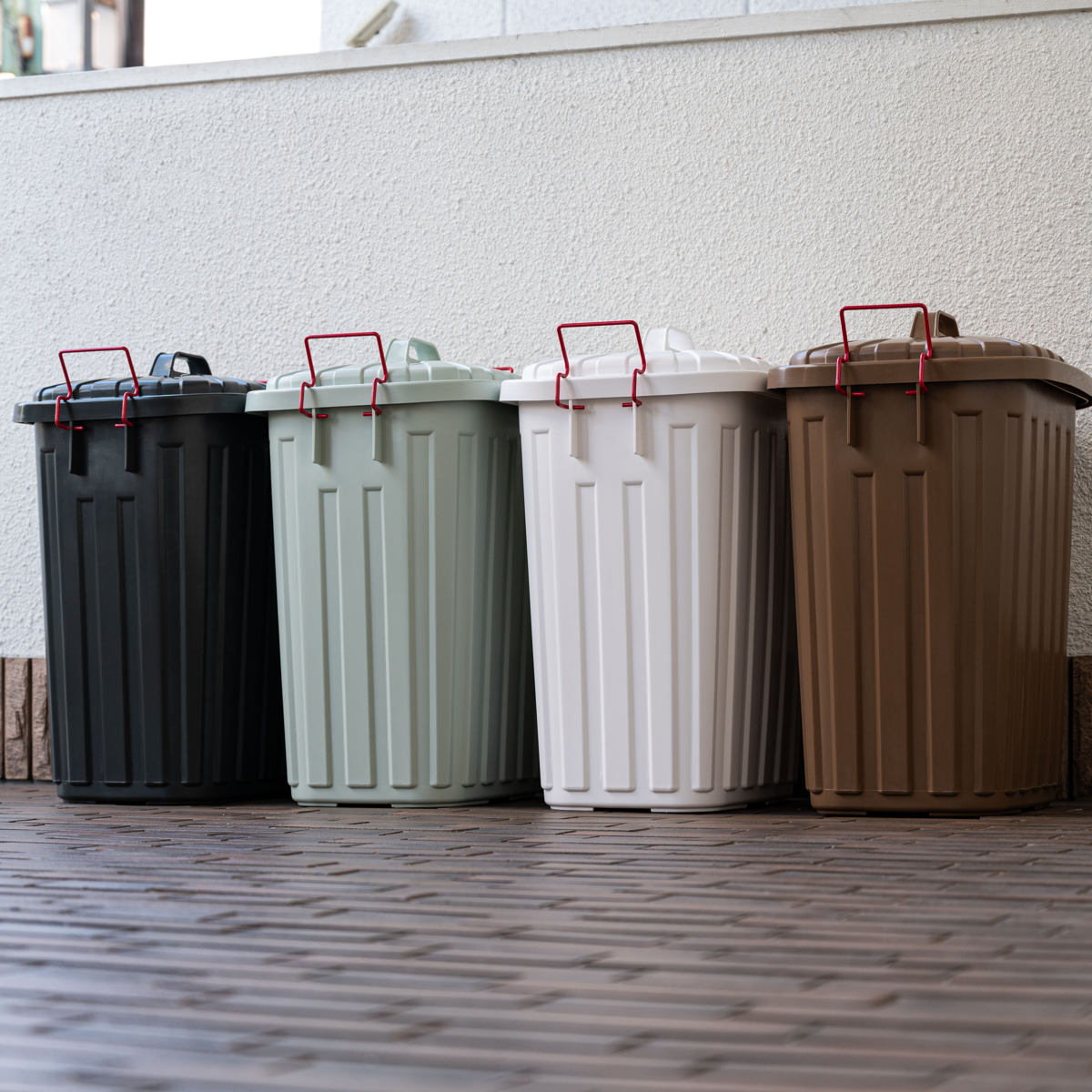 ゴミ箱 タフカン 60L 大容量 屋外 日本製 耐衝撃 フタ付き 軽い ( ごみ箱 60リットル ふた付き ペール 大きい かわいい おしゃれ 角型 プラスチック 強度 強い 軽量 ロックバー付き カラス対策 ) 【チャコールグレー】 チャコールグレー