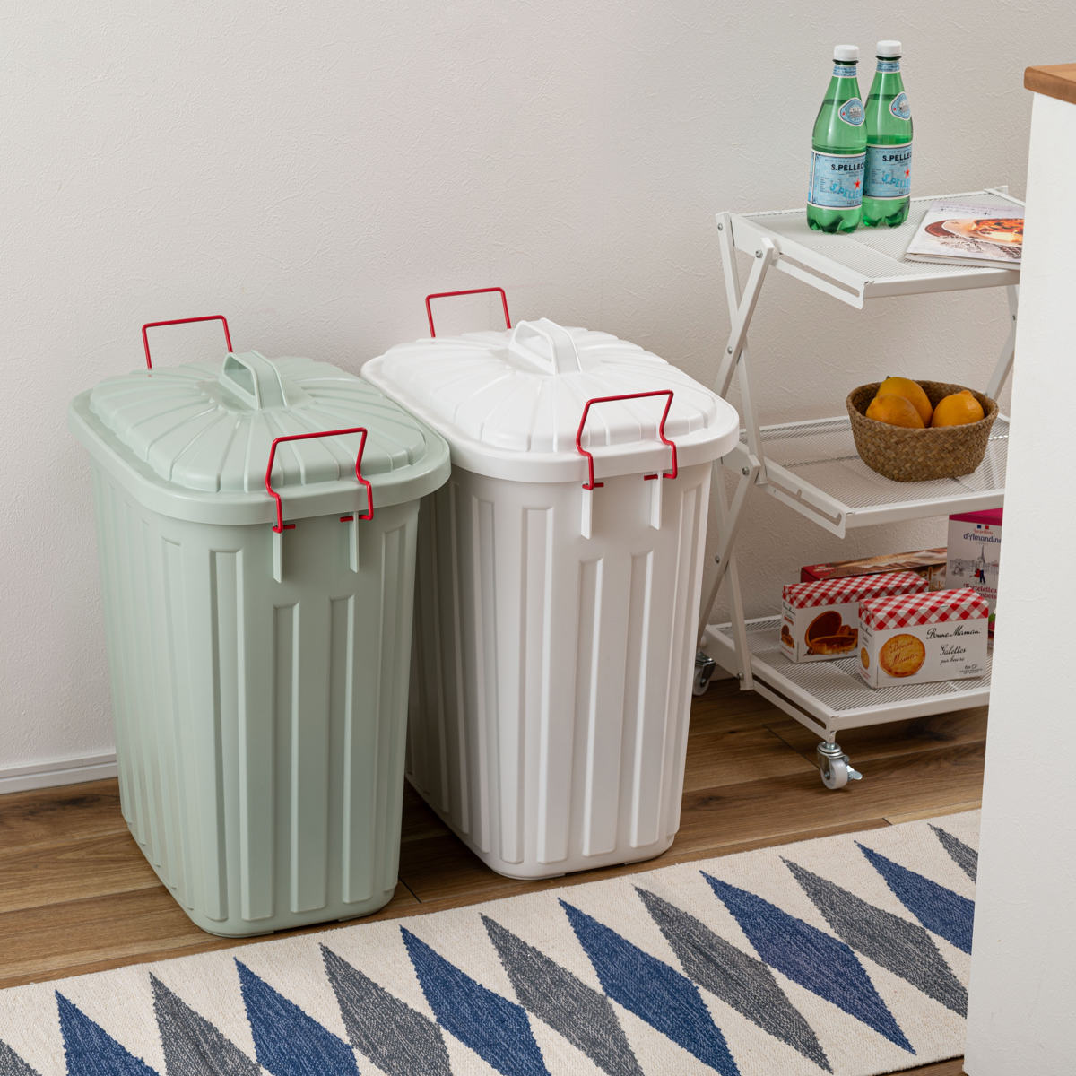 ゴミ箱 タフカン 60L 大容量 屋外 日本製 耐衝撃 フタ付き 軽い ( ごみ箱 60リットル ふた付き ペール 大きい かわいい おしゃれ 角型 プラスチック 強度 強い 軽量 ロックバー付き カラス対策 ) 【チャコールグレー】 チャコールグレー