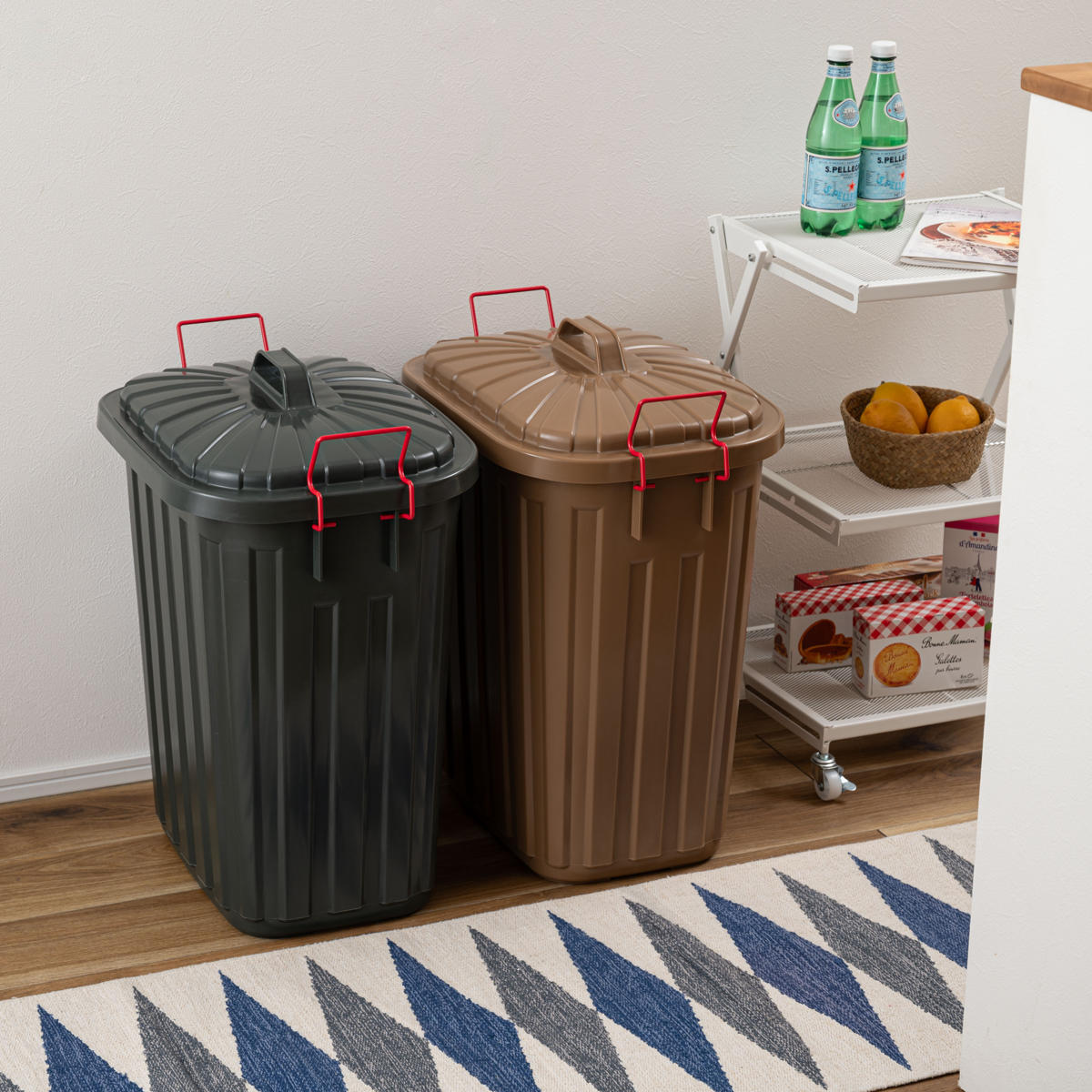 ゴミ箱 タフカン 60L 大容量 屋外 日本製 耐衝撃 フタ付き 軽い ( ごみ箱 60リットル ふた付き ペール 大きい かわいい おしゃれ 角型 プラスチック 強度 強い 軽量 ロックバー付き カラス対策 ) 【チャコールグレー】 チャコールグレー