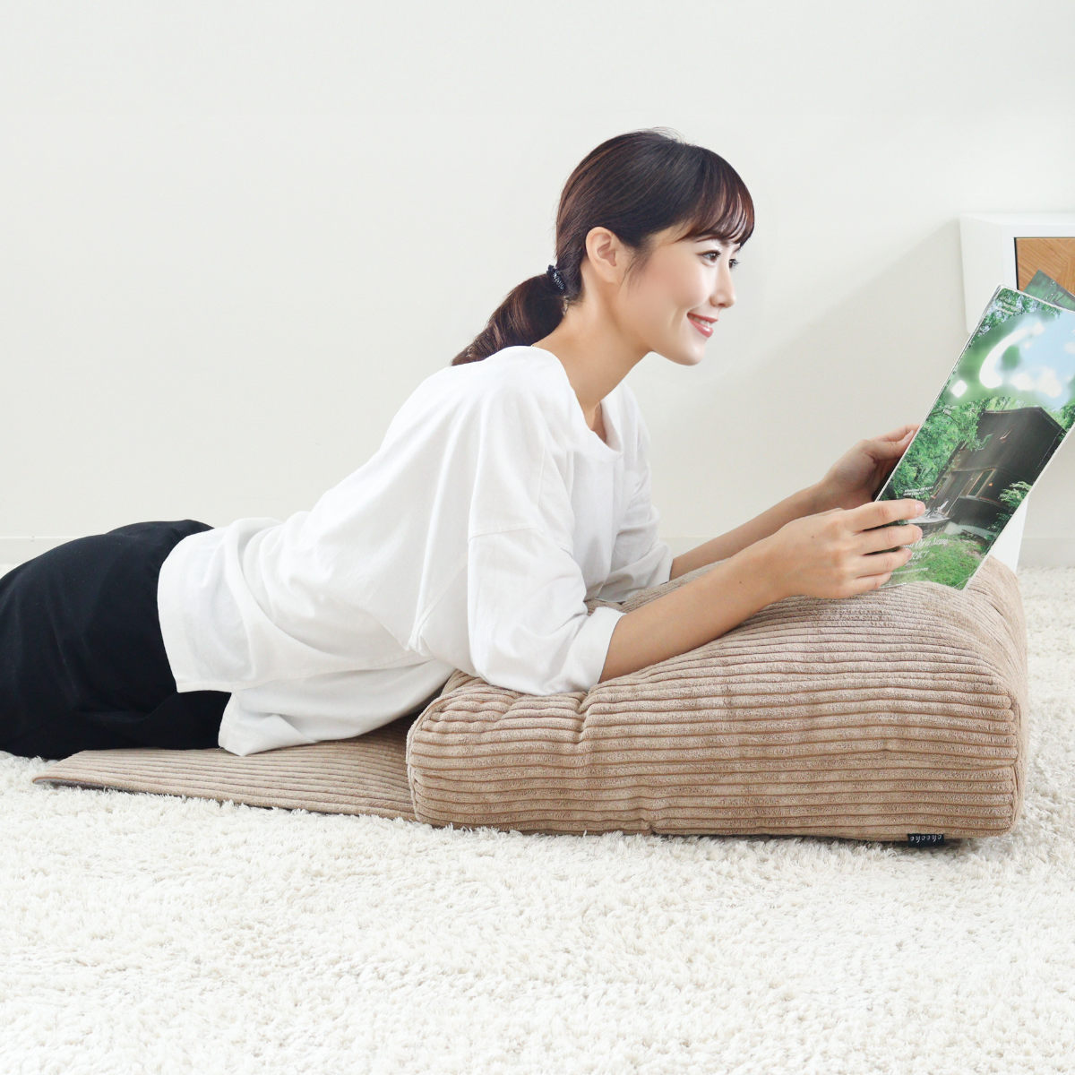 座椅子 幅52cm 折りたたみ コーデュロイ ( フロアソファ マルチ 1人掛け ソファ クッション 枕 足置き コンパクト 収納 リクライニング 14段階 おしゃれ 完成品 オットマン フットレスト スリップ止め加工 座り心地 ふっくら ) 【ベージュ】 ベージュ