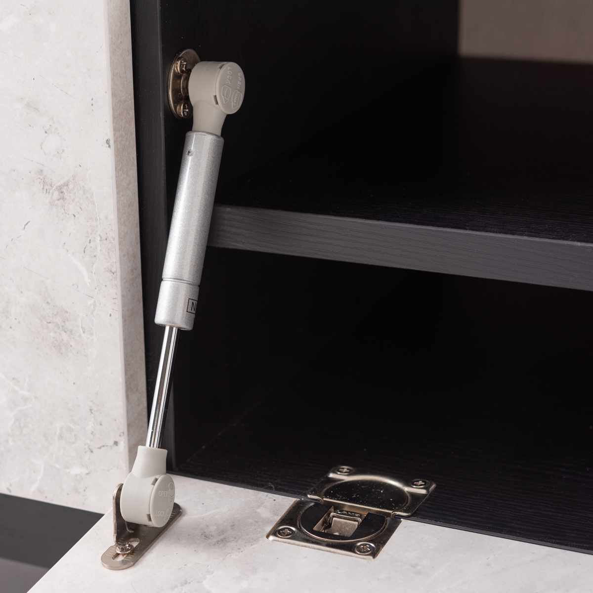 form ローボード 幅180cm リンデン 80型対応 完成品 ( テレビ台 TV台 テレビボード お掃除ロボット対応 フォーム 大理石調 リビングボード フラップ扉 引き出し ブラック ナチュラル ) 【ブラック】 ブラック