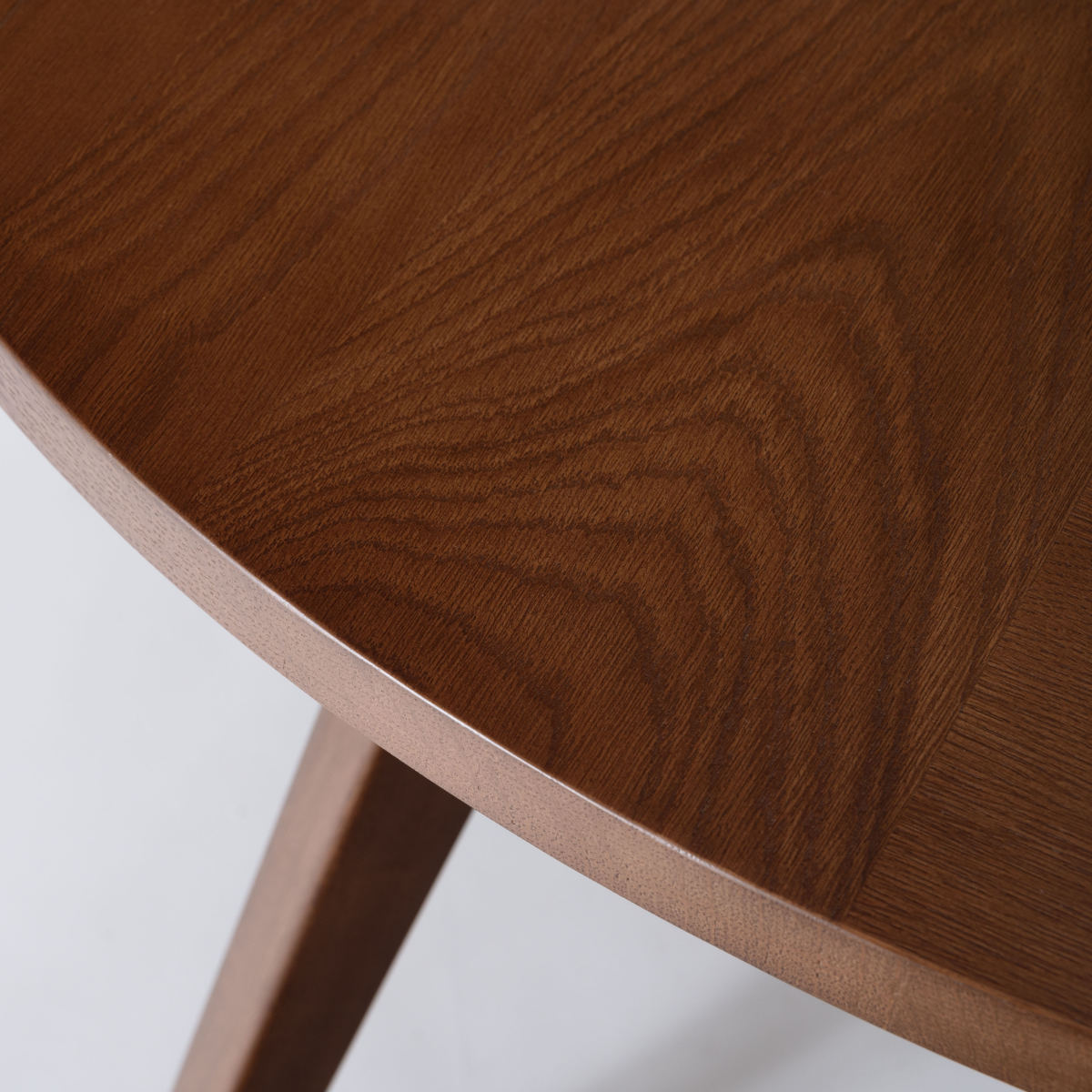 ダイニングテーブル 円型 直径110cm バルジ form ( テーブル 食卓テーブル 丸 机 木製 円形 天然木 ダイニング 食卓 木製テーブル オーク 3本脚 カフェテーブル コーヒーテーブル ) 【ブラウン】 ブラウン