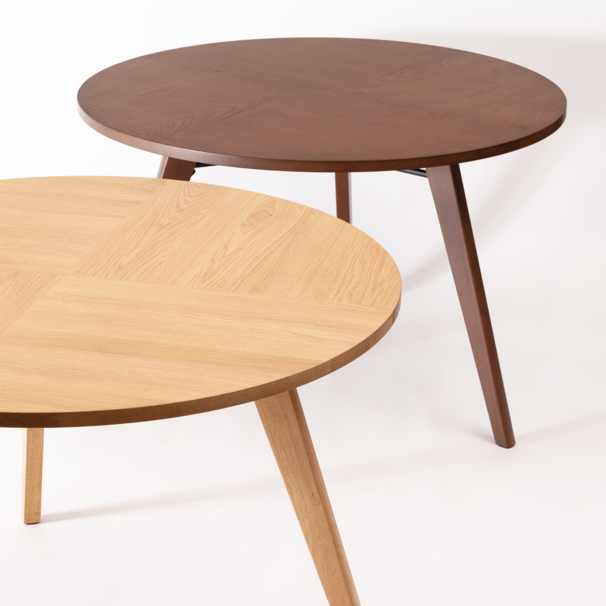 ダイニングテーブル 円型 直径110cm バルジ form ( テーブル 食卓テーブル 丸 机 木製 円形 天然木 ダイニング 食卓 木製テーブル オーク 3本脚 カフェテーブル コーヒーテーブル ) 【ブラウン】 ブラウン