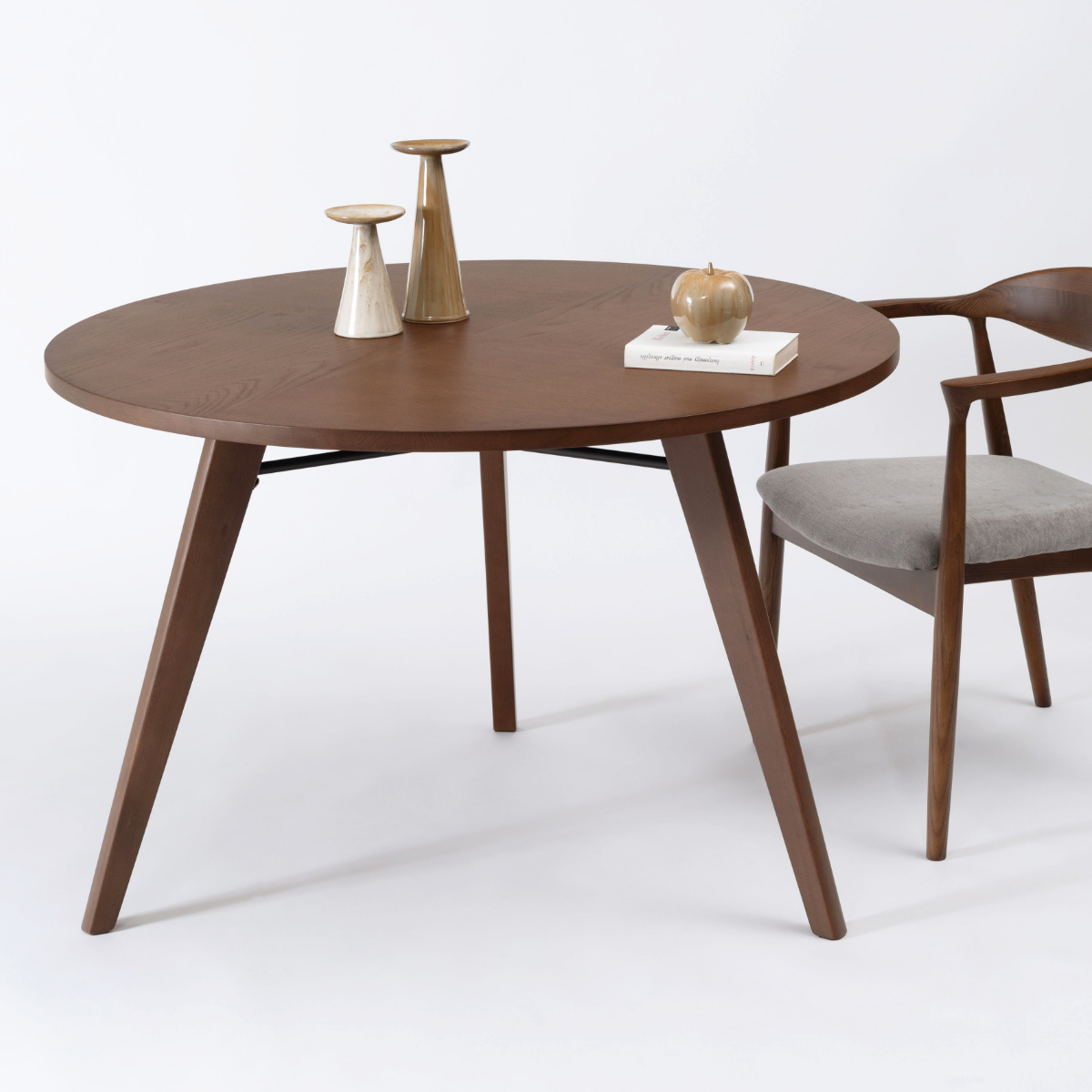 ダイニングテーブル 円型 直径110cm バルジ form ( テーブル 食卓テーブル 丸 机 木製 円形 天然木 ダイニング 食卓 木製テーブル オーク 3本脚 カフェテーブル コーヒーテーブル ) 【ブラウン】 ブラウン