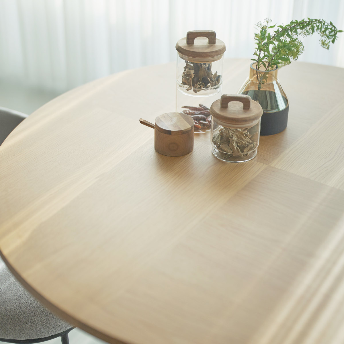 ダイニングテーブル 円型 直径110cm バルジ form ( テーブル 食卓テーブル 丸 机 木製 円形 天然木 ダイニング 食卓 木製テーブル オーク 3本脚 カフェテーブル コーヒーテーブル ) 【ブラウン】 ブラウン