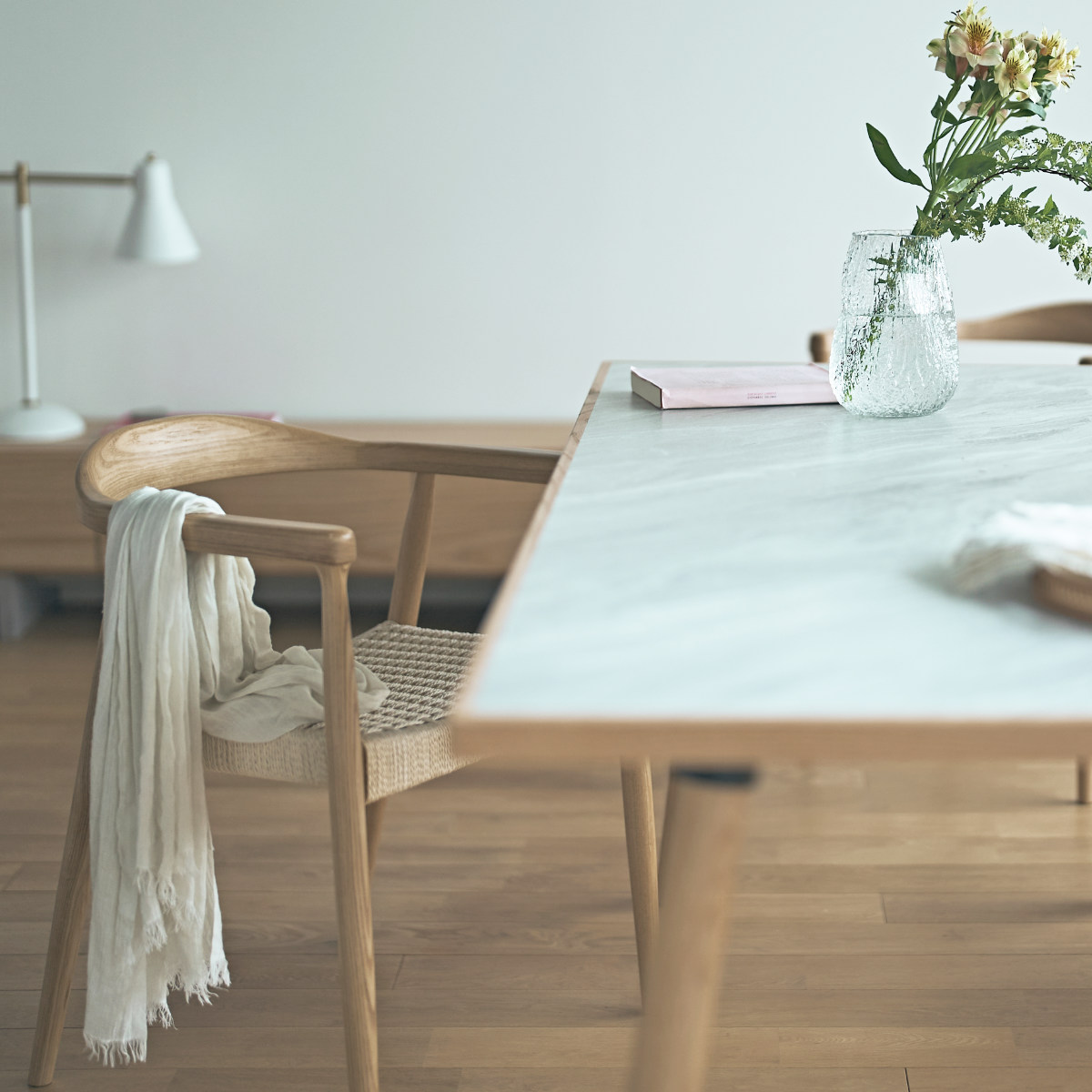 ダイニングチェア 座面高43cm ペーパーコード アームチェア ローゼル form ( 完成品 食卓椅子 チェア ダイニング イス 椅子 木製 天然木 肘付き リビングチェア 鹿の子編み アッシュ 食卓 リビング ダイニングチェアー 木製椅子 ) 【ブラック】 ブラック