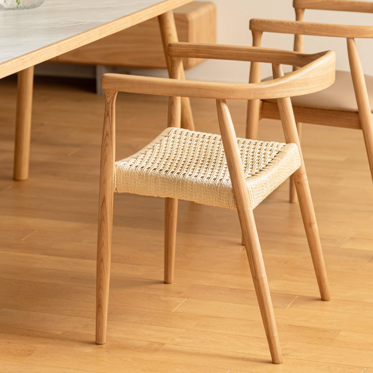 ダイニングチェア 座面高43cm ペーパーコード アームチェア ローゼル form ( 完成品 食卓椅子 チェア ダイニング イス 椅子 木製 天然木 肘付き リビングチェア 鹿の子編み アッシュ 食卓 リビング ダイニングチェアー 木製椅子 ) 【ブラック】 ブラック